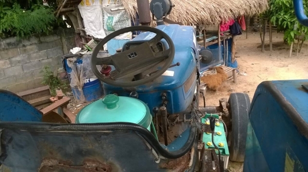 ขายรถไถฟอร์ด 6600 เสื้อลาย เอกสารเล่มทะเบียนครบ อุปกรณ์มีผานดันหน้า ผาน 6