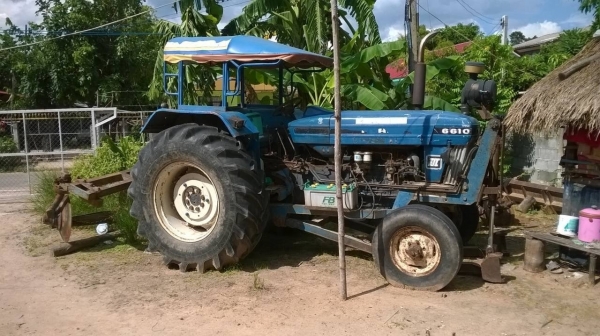 ขายรถไถฟอร์ด 6600 เสื้อลาย เอกสารเล่มทะเบียนครบ อุปกรณ์มีผานดันหน้า ผาน 6