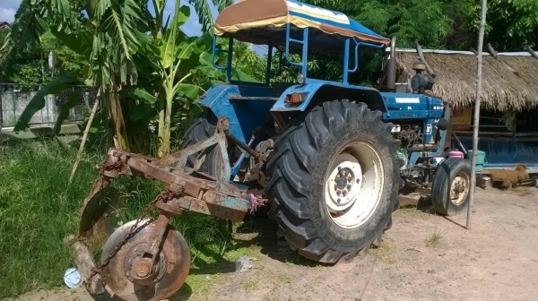 ขายรถไถฟอร์ด 6600 เสื้อลาย เอกสารเล่มทะเบียนครบ อุปกรณ์มีผานดันหน้า ผาน 6