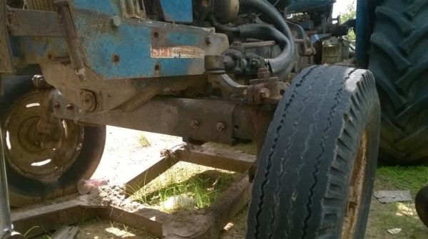 ขายรถไถฟอร์ด 6600 เสื้อลาย เอกสารเล่มทะเบียนครบ อุปกรณ์มีผานดันหน้า ผาน 6