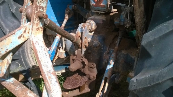 ขายรถไถฟอร์ด 6600 เสื้อลาย เอกสารเล่มทะเบียนครบ อุปกรณ์มีผานดันหน้า ผาน 6