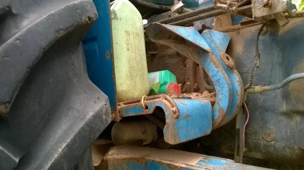 ขายรถไถฟอร์ด 6600 เสื้อลาย เอกสารเล่มทะเบียนครบ อุปกรณ์มีผานดันหน้า ผาน 6