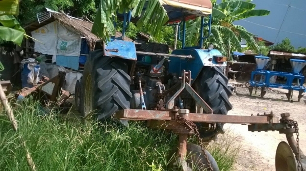 ขายรถไถฟอร์ด 6600 เสื้อลาย เอกสารเล่มทะเบียนครบ อุปกรณ์มีผานดันหน้า ผาน 6