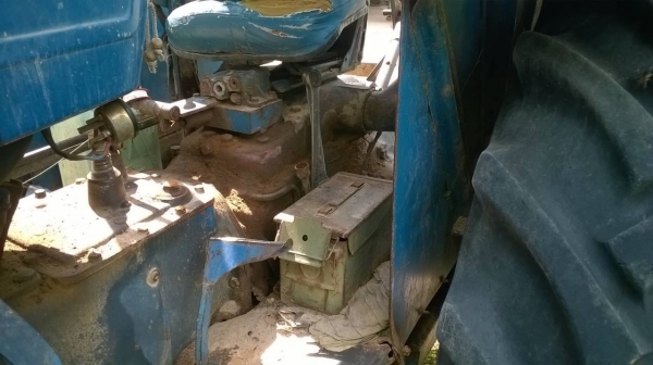 ขายรถไถฟอร์ด 6600 เสื้อลาย เอกสารเล่มทะเบียนครบ อุปกรณ์มีผานดันหน้า ผาน 6