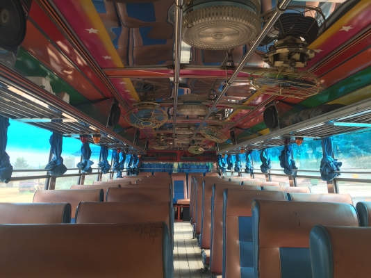 6ล้อบัสขนส่งพนักงาน..รถสวยดี สภาพดี ภายในสวย..ประมาณ45ที่นั่ง.