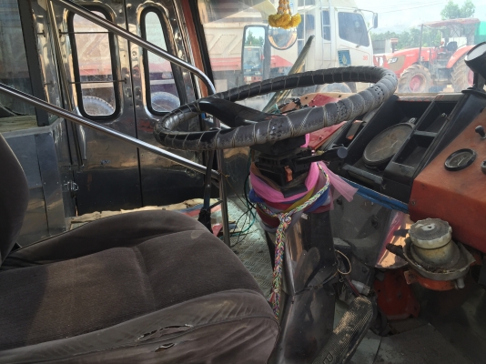 6ล้อบัสขนส่งพนักงาน..รถสวยดี สภาพดี ภายในสวย..ประมาณ45ที่นั่ง.