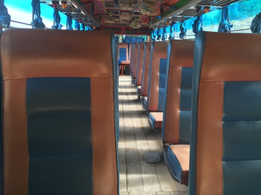 6ล้อบัสขนส่งพนักงาน..รถสวยดี สภาพดี ภายในสวย..ประมาณ45ที่นั่ง.