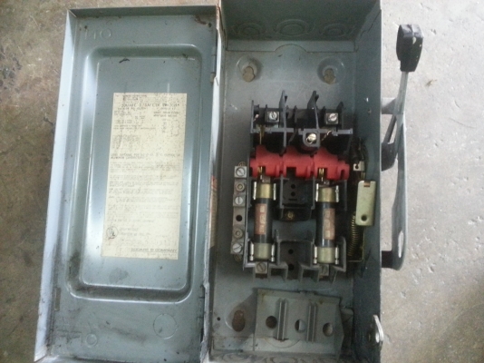 ขายตู้คัตเอ้า2สายกับเบลกเก้อ3สาย ขายตู้คัตเอ้า2สายกับเบลกเก้อ3สาย