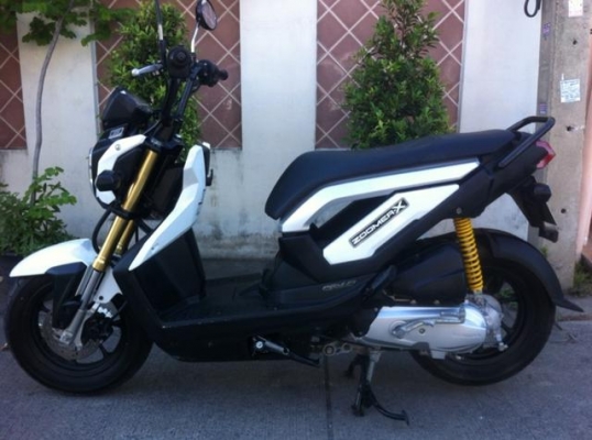 Honda Zoomer X ชุดสีไร้ตำหนิ 5000โล โอนฟรี ส่งฟรี สภาพป้ายแดง