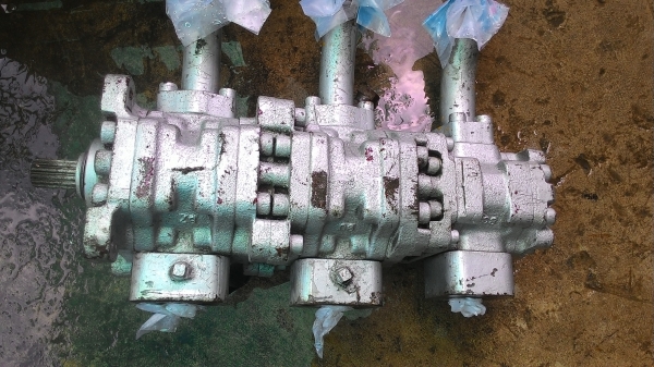 ขายครับ....ถูกๆเลย ราคา 12000 พล้อมส่งฟรีครับ ปั้มเกียร์สอมตอน..NABCO..A210-889-HP2516JAGR-PH3034PHตัดจากแมคโฮใช้งานได้ดีอยู่เกวัดเทสแล้ว