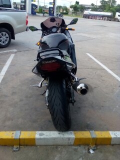 ขายคับ cbr1100xx หรือแบ็กเบิร์ดคอท่อไทเทเนียมทั้งเส้นมีปลายท่อให้เลือกสองปลายตามรูปกระจกแต่งไฟเลี้ยวในตัวขับมันส์ๆอินวอย+สรรพสามิตแท้รถสภาพดีมากราคา99000สนใจ0933486650 คับ