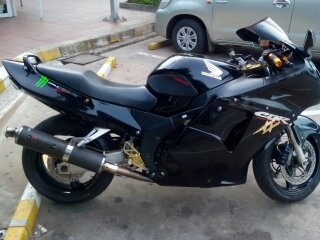 ขายคับ cbr1100xx หรือแบ็กเบิร์ดคอท่อไทเทเนียมทั้งเส้นมีปลายท่อให้เลือกสองปลายตามรูปกระจกแต่งไฟเลี้ยวในตัวขับมันส์ๆอินวอย+สรรพสามิตแท้รถสภาพดีมากราคา99000สนใจ0933486650 คับ