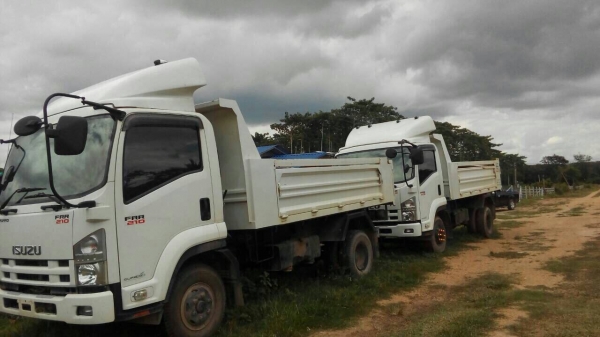ขายรถบรรทุก 6 ล้อดัมพ์ ISUZU FRR 210 แรงม้าปี 2557 ไมล์ 10000 กว่ากม.ราคา 1050000