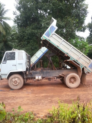 ขายรถบรรทุก 6 ล้อดัมพ์ ISUZU ROCKY 175 แรงม้า ราคา 550000