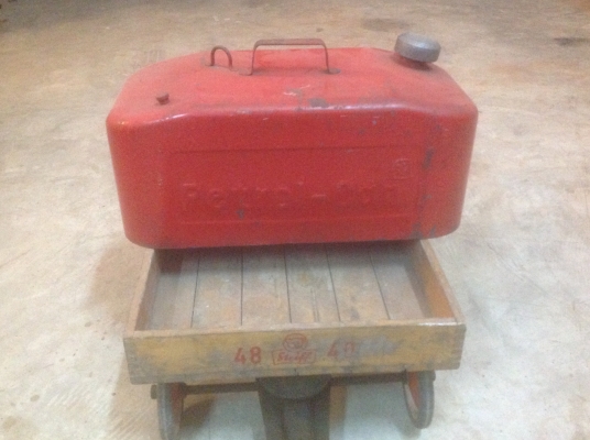 ขายถังน้ำมันงานเก่า Vintage Petrol Can สภาพสวยๆ ไม่ผุไม่รั่ว