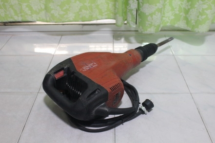 เครื่องสกัดคอนกรีตไฟฟ้า ฮิลติ TE700 AVR สภาพพร้อมใช้งานครับ เครื่องสกัดคอนกรีตไฟฟ้า ฮิลติ TE700 AVR สภาพพร้อมใช้งานครับ