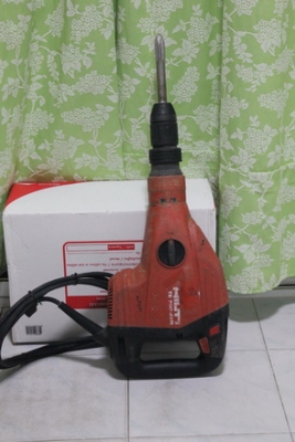 เครื่องสกัดคอนกรีตไฟฟ้า ฮิลติ TE700 AVR สภาพพร้อมใช้งานครับ เครื่องสกัดคอนกรีตไฟฟ้า ฮิลติ TE700 AVR สภาพพร้อมใช้งานครับ