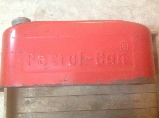 ขายถังน้ำมันงานเก่า Vintage Petrol Can สภาพสวยๆ ไม่ผุไม่รั่ว