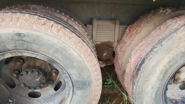 ขาย 10 ล้อล่อง เพลาเดียว ISUZU JCM เปลี่ยนช่วงล่างใหญ่ เครื่อง HO7C 180 แรงม้า เกียร์ HO เบรคทิฟฟี่ พวงมาลัยพาวเวอร์ คัสซีสวย ทะเบียนพร้อมโอนครับ ขาย 10 ล้อล่อง เพลาเดียว ISUZU JCM เปลี่ยนช่วงล่างใหญ่ เครื่อง HO7C 180 แรงม้า เกียร์ HO เบรคทิฟฟี่ พวงมาลัยพาวเวอร์ คัสซีสวย ทะเบียนพร้อมโอนครับ