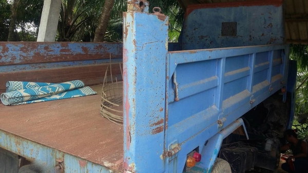 รถอีซูซู 6 ล้อดั้ม NPR 130 แรงม้า. ปี 51    สนใจติดต่อ  081 - 6079515