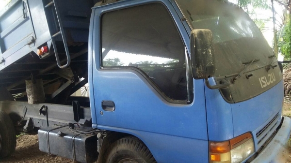 รถอีซูซู 6 ล้อดั้ม NPR 130 แรงม้า. ปี 51    สนใจติดต่อ  081 - 6079515