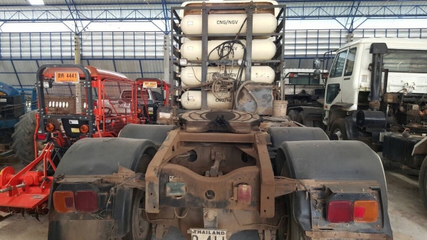 ขายหัวลาก MEGA 320 ปี 48 ติดแก๊ส NGV 8 ถัง จากโรงงาน 2 คานหน้า เครื่องเดิม เกียร์เดิม แอร์เย็นฉ่ำ ทะเบียนพร้อมโอนครับ