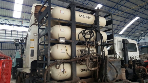 ขายหัวลาก MEGA 320 ปี 48 ติดแก๊ส NGV 8 ถัง จากโรงงาน 2 คานหน้า เครื่องเดิม เกียร์เดิม แอร์เย็นฉ่ำ ทะเบียนพร้อมโอนครับ