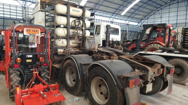 ขายหัวลาก MEGA 320 ปี 48 ติดแก๊ส NGV 8 ถัง จากโรงงาน 2 คานหน้า เครื่องเดิม เกียร์เดิม แอร์เย็นฉ่ำ ทะเบียนพร้อมโอนครับ