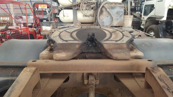 ขายหัวลาก MEGA 320 ปี 48 ติดแก๊ส NGV 8 ถัง จากโรงงาน 2 คานหน้า เครื่องเดิม เกียร์เดิม แอร์เย็นฉ่ำ ทะเบียนพร้อมโอนครับ