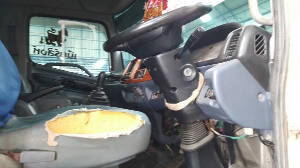 ขายหัวลาก MEGA 320 ปี 48 ติดแก๊ส NGV 8 ถัง จากโรงงาน 2 คานหน้า เครื่องเดิม เกียร์เดิม แอร์เย็นฉ่ำ ทะเบียนพร้อมโอนครับ