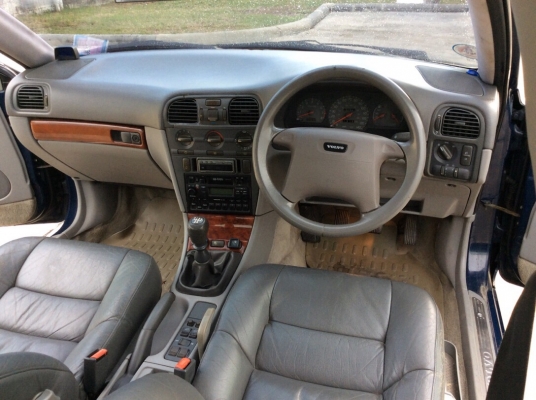 ขายรถ Volvo S40 ปี97 เครื่อง 2.0 เกียร์ธรรมดา ติดแก๊สLPGระบบหัวฉีด ใช้ได้2ระบบ ภายในสวยเดิมเบาะหนังแท้ ไฟฟ้าทั้งคัน แอร์เย็น ลายไม้ ไมล์ใช้ได้หมด ตัวถังสีเงาไม่มีชนเดิมทั้งคัน แม็กเดิมยางดี รถขับดีเลยครับ ประหยัดมาก พร้อมใช้งานครับ