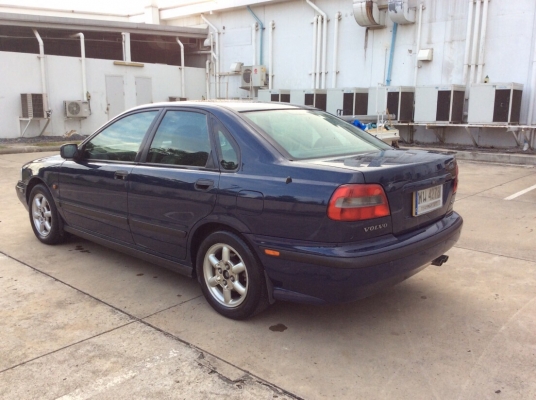 ขายรถ Volvo S40 ปี97 เครื่อง 2.0 เกียร์ธรรมดา ติดแก๊สLPGระบบหัวฉีด ใช้ได้2ระบบ ภายในสวยเดิมเบาะหนังแท้ ไฟฟ้าทั้งคัน แอร์เย็น ลายไม้ ไมล์ใช้ได้หมด ตัวถังสีเงาไม่มีชนเดิมทั้งคัน แม็กเดิมยางดี รถขับดีเลยครับ ประหยัดมาก พร้อมใช้งานครับ
