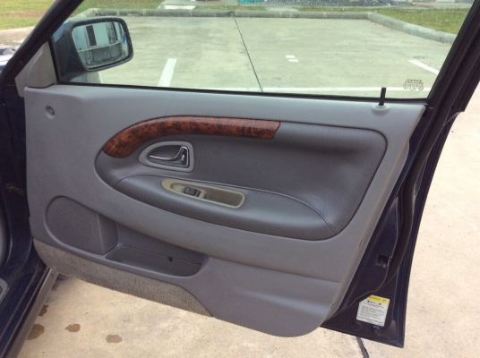 ขายรถ Volvo S40 ปี97 เครื่อง 2.0 เกียร์ธรรมดา ติดแก๊สLPGระบบหัวฉีด ใช้ได้2ระบบ ภายในสวยเดิมเบาะหนังแท้ ไฟฟ้าทั้งคัน แอร์เย็น ลายไม้ ไมล์ใช้ได้หมด ตัวถังสีเงาไม่มีชนเดิมทั้งคัน แม็กเดิมยางดี รถขับดีเลยครับ ประหยัดมาก พร้อมใช้งานครับ