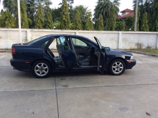 ขายรถ Volvo S40 ปี97 เครื่อง 2.0 เกียร์ธรรมดา ติดแก๊สLPGระบบหัวฉีด ใช้ได้2ระบบ ภายในสวยเดิมเบาะหนังแท้ ไฟฟ้าทั้งคัน แอร์เย็น ลายไม้ ไมล์ใช้ได้หมด ตัวถังสีเงาไม่มีชนเดิมทั้งคัน แม็กเดิมยางดี รถขับดีเลยครับ ประหยัดมาก พร้อมใช้งานครับ