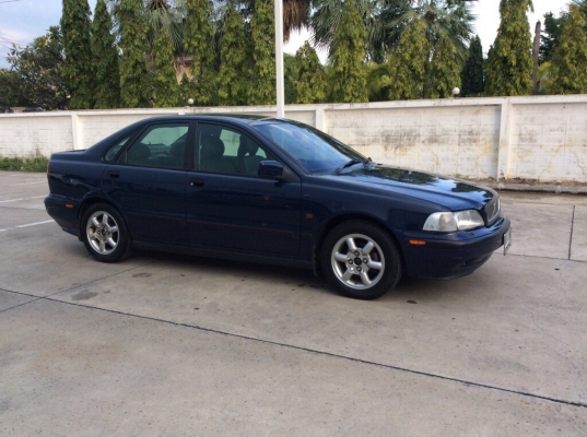 ขายรถ Volvo S40 ปี97 เครื่อง 2.0 เกียร์ธรรมดา ติดแก๊สLPGระบบหัวฉีด ใช้ได้2ระบบ ภายในสวยเดิมเบาะหนังแท้ ไฟฟ้าทั้งคัน แอร์เย็น ลายไม้ ไมล์ใช้ได้หมด ตัวถังสีเงาไม่มีชนเดิมทั้งคัน แม็กเดิมยางดี รถขับดีเลยครับ ประหยัดมาก พร้อมใช้งานครับ
