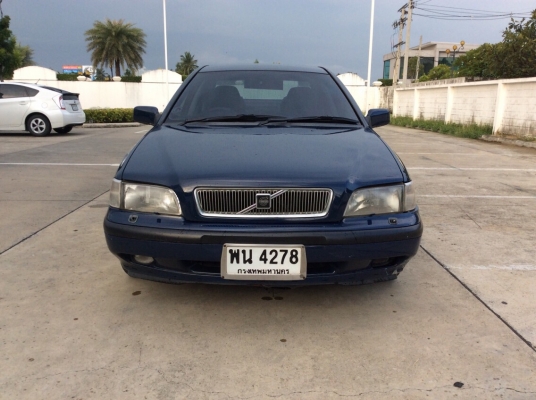 ขายรถ Volvo S40 ปี97 เครื่อง 2.0 เกียร์ธรรมดา ติดแก๊สLPGระบบหัวฉีด ใช้ได้2ระบบ ภายในสวยเดิมเบาะหนังแท้ ไฟฟ้าทั้งคัน แอร์เย็น ลายไม้ ไมล์ใช้ได้หมด ตัวถังสีเงาไม่มีชนเดิมทั้งคัน แม็กเดิมยางดี รถขับดีเลยครับ ประหยัดมาก พร้อมใช้งานครับ