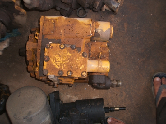 ขายปั้มไฮโดรลิค ปั้มแฝดและปั้มเดี่ยว ตัวเดินรถแม็คโคร ปั้มรถแม็คโคร สนใจติดต่อ 061-3253759 , 087-2267088