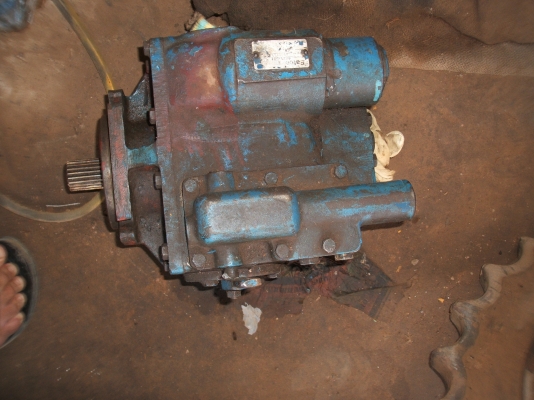 ขายปั้มไฮโดรลิค ปั้มแฝดและปั้มเดี่ยว ตัวเดินรถแม็คโคร ปั้มรถแม็คโคร สนใจติดต่อ 061-3253759 , 087-2267088