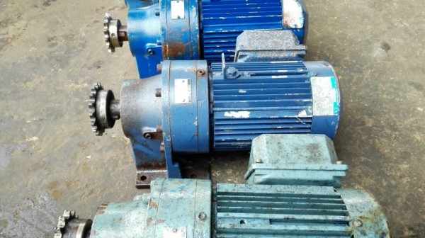 ** 4 ตัวสุดท้าย ** มอเตอร์เกียร์ Sumitomo Cyclo Drive 1 HP. 380 V. ทด 1:87 ความเร็วรอบ 17 RPM. มี 6 ตัว สภาพสวย พร้อมใช้..