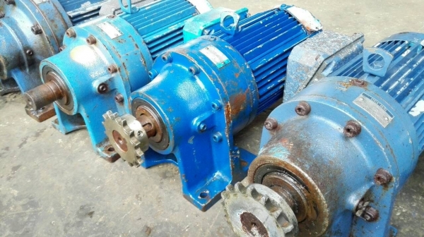 ** 4 ตัวสุดท้าย ** มอเตอร์เกียร์ Sumitomo Cyclo Drive 1 HP. 380 V. ทด 1:87 ความเร็วรอบ 17 RPM. มี 6 ตัว สภาพสวย พร้อมใช้..