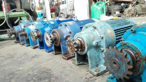 ** 4 ตัวสุดท้าย ** มอเตอร์เกียร์ Sumitomo Cyclo Drive 1 HP. 380 V. ทด 1:87 ความเร็วรอบ 17 RPM. มี 6 ตัว สภาพสวย พร้อมใช้..