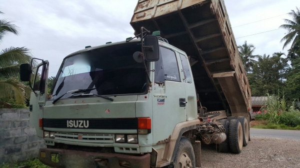 รถอีซูซุ 10 ล้อดั้ม FVZ  175 แรงม้า. ปี 42     สนใจติดต่อ  081 - 6079515