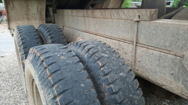 รถอีซูซุ 10 ล้อดั้ม FVZ  175 แรงม้า. ปี 42     สนใจติดต่อ  081 - 6079515