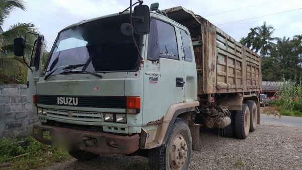 รถอีซูซุ 10 ล้อดั้ม FVZ  175 แรงม้า. ปี 42     สนใจติดต่อ  081 - 6079515