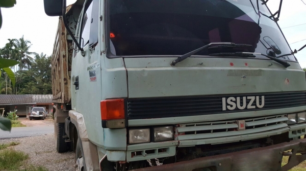 รถอีซูซุ 10 ล้อดั้ม FVZ  175 แรงม้า. ปี 42     สนใจติดต่อ  081 - 6079515