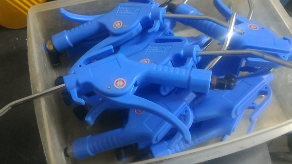 ปืนเป่าลม WINTON  ของอเมริกา เป็นพลาสติกความหนาแน่นสูงทนการกดกร่อน ( มีเยอะ)