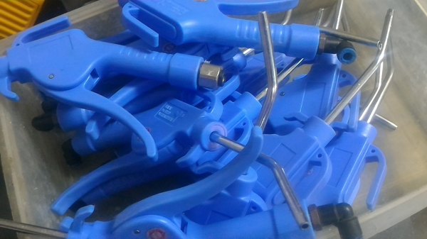 ปืนเป่าลม WINTON  ของอเมริกา เป็นพลาสติกความหนาแน่นสูงทนการกดกร่อน ( มีเยอะ)