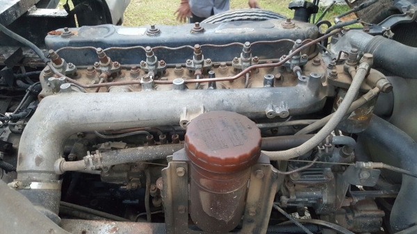 รถฮีโน่ 10 ล้อ หลังถนน FL187 /  178 แรงม้า.    สนใจติดต่อ  081 - 6079515