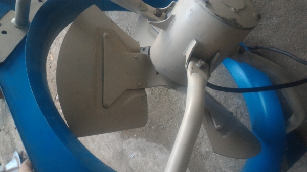 ชุดพัดลมระบายอากาศพร้อมมอเตอร์ประมาณ 1.5 แรงม้า ใบพัดแบบ สามใบ ลมแรงมาก  ขนาด 75 *75 ซม.