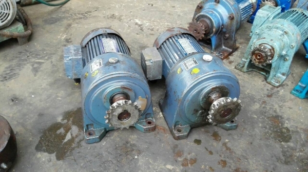 Sale>> มอเตอร์เกียร์ CPG 1 HP. 380V. อัตราทด 1:90 วิ่งเงียบ มี 2 ตัว 089-2499-123 (Line)